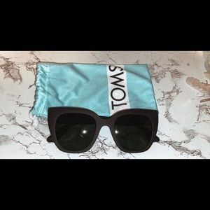 Tom’s sunglasses